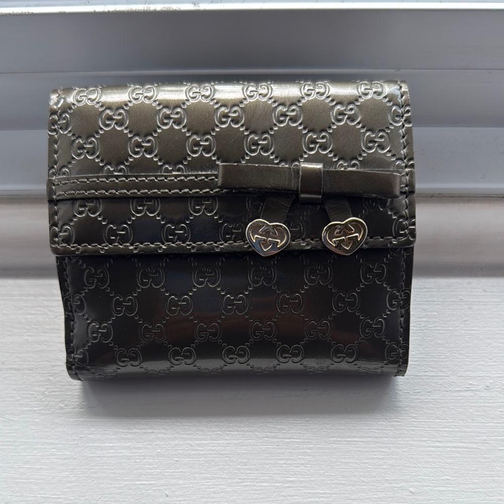 Gucci Metallic Gray Wallet with Bow and Heart Accents
